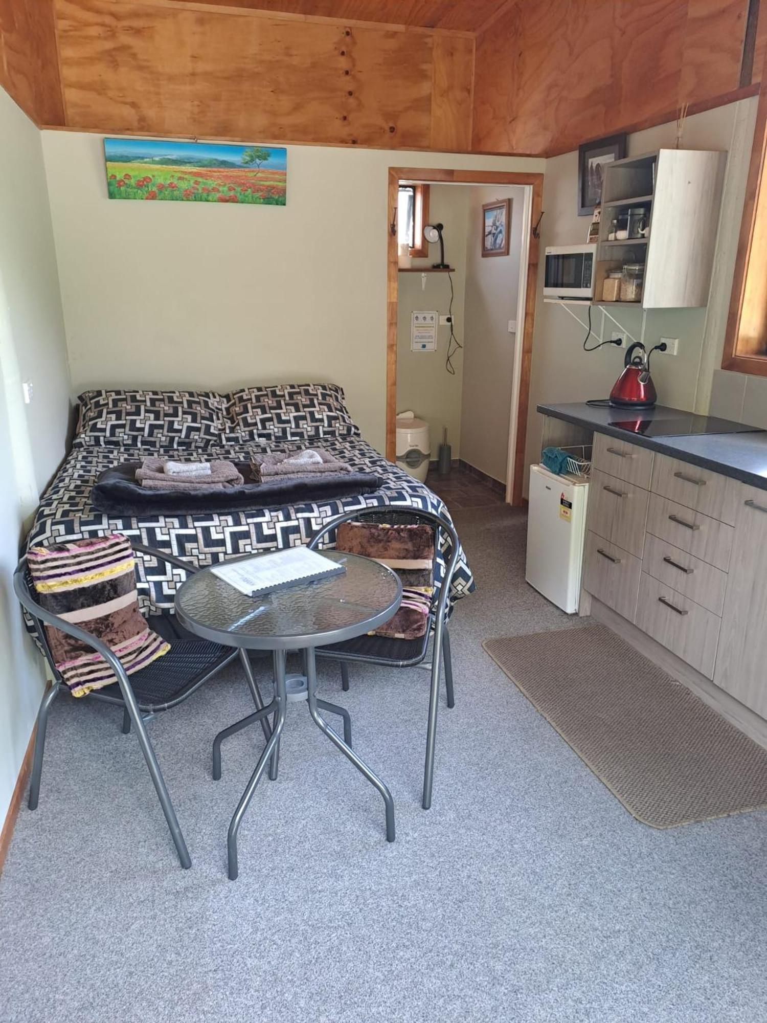 Koru Beachfront Holiday Cabins & Hot Tub Barrytown Exterior photo